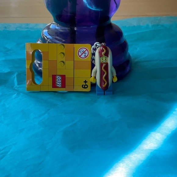 🌭LEGO HOTDOG GUY KEYCHAIN 🌭NWT 🌭 - Picture 3 of 16